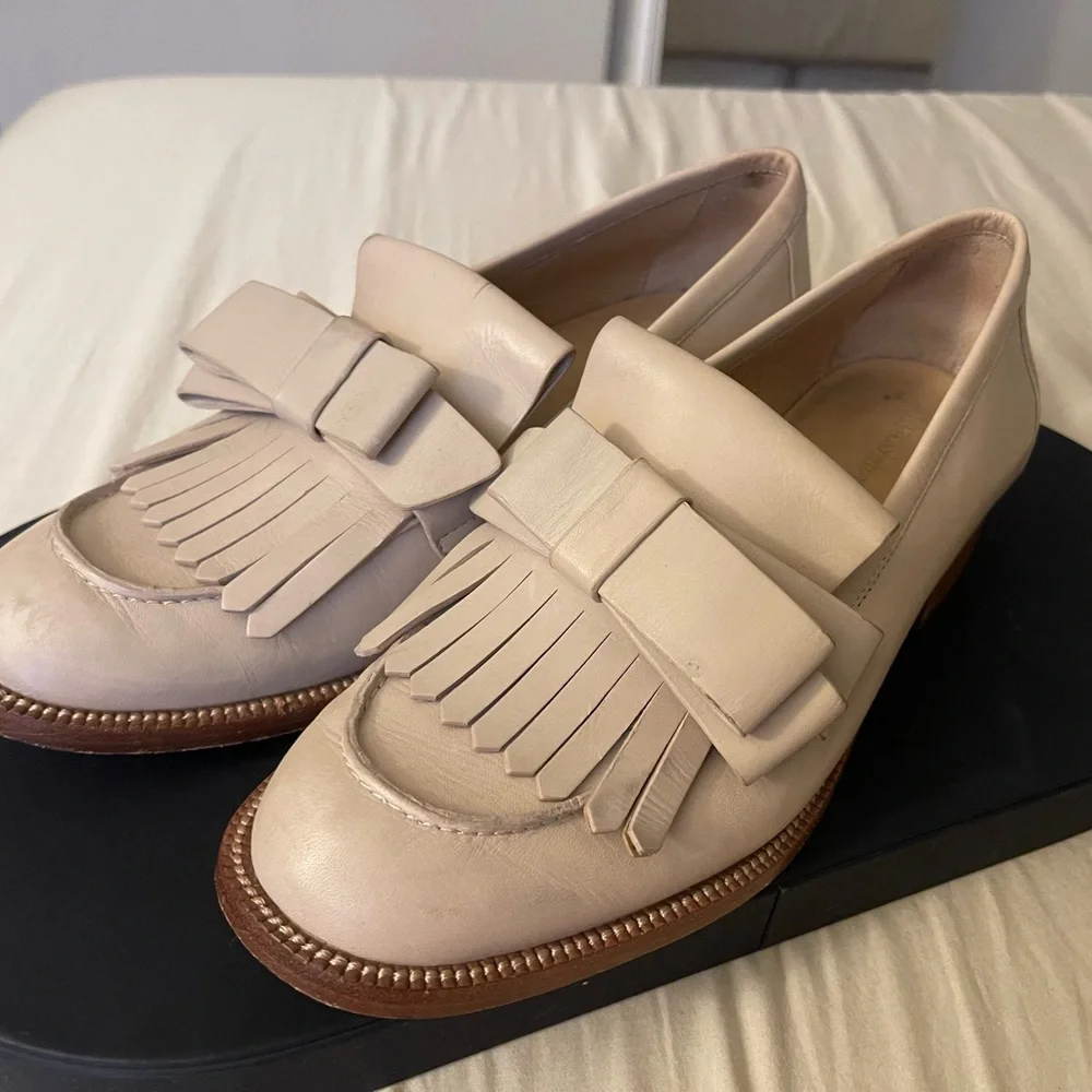Pour La Victoire Cream Fringe Loafers - Picture 1 of 4